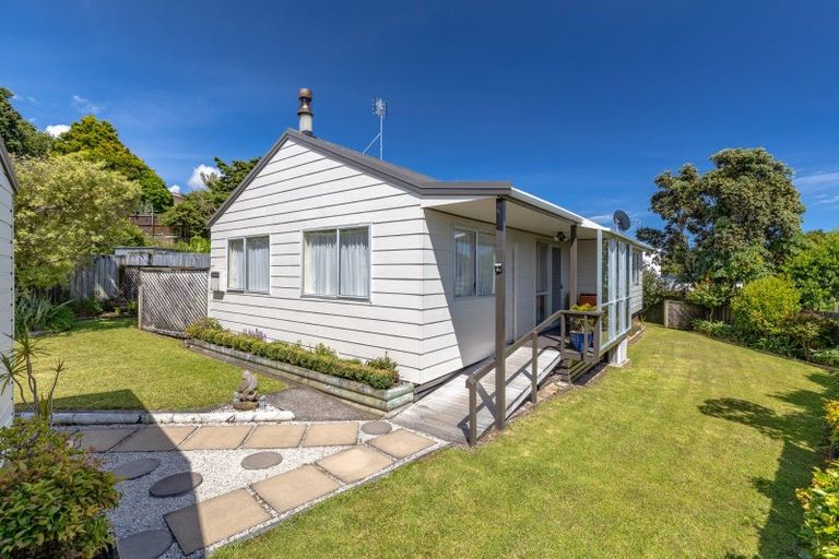 Photo of property in 6 Milne Place, Merrilands, New Plymouth, 4312