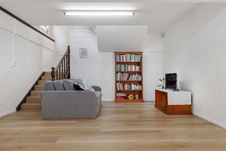 Photo of property in 8 Deodar Place, Totara Heights, Auckland, 2105