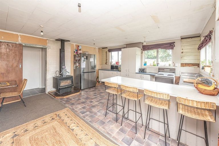 Photo of property in 30 Weraroa Road, Waverley, 4510