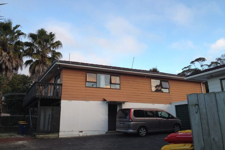 Photo of property in 2/34 Topliss Drive, Northcross, Auckland, 0632