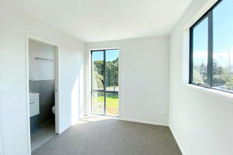 Photo of property in 11d Kelburn Lane, Mangere, Auckland, 2022