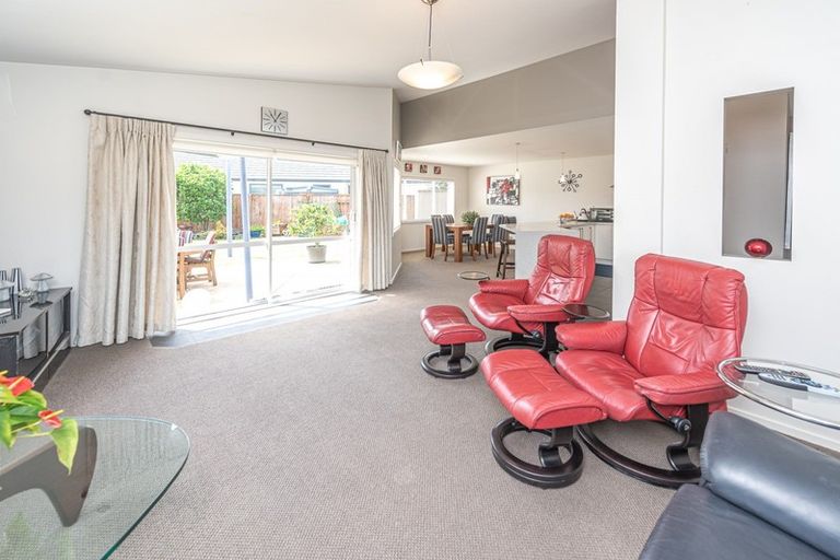 Photo of property in 2 Gilligan Close, College Estate, Whanganui, 4500