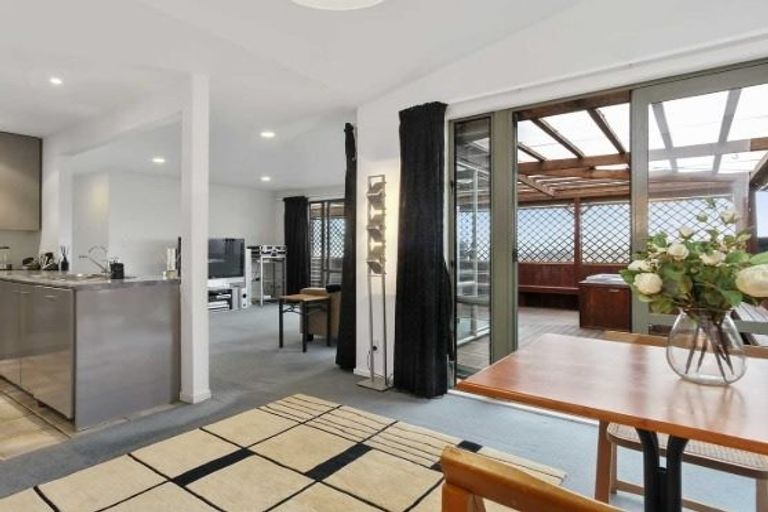 Photo of property in 2/206 Albany Highway, Schnapper Rock, Auckland, 0632