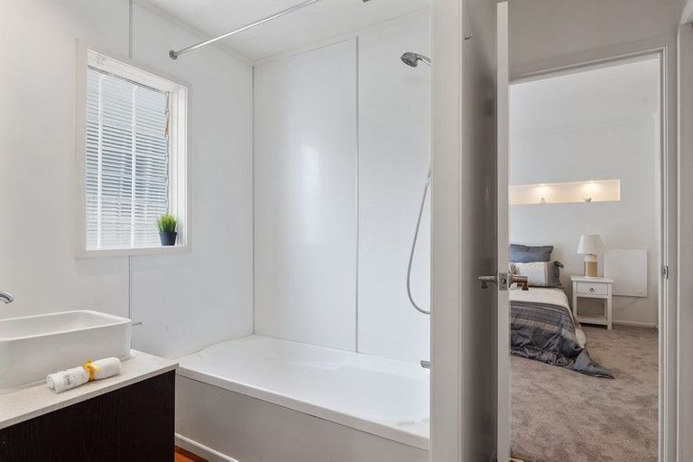 Photo of property in 14 Bank Street, Hillcrest, Auckland, 0627