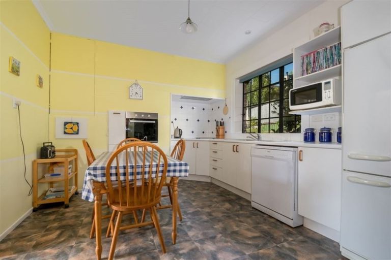 Photo of property in 118 Wellington Street, Picton, 7220