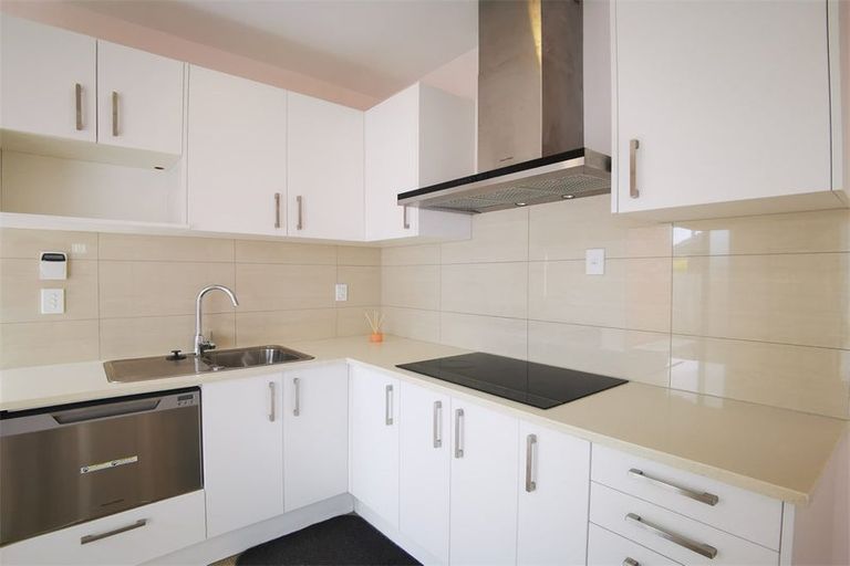 Photo of property in 41 Gossamer Drive, Pakuranga Heights, Auckland, 2010