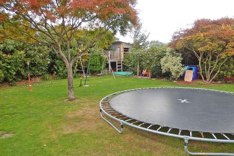 Photo of property in 16 Burn Street, Holmes Hill, Oamaru, 9401