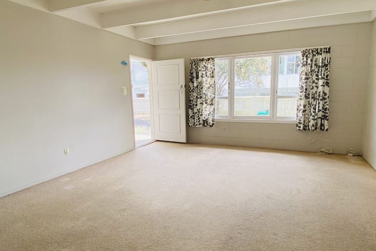 Photo of property in 1/22 Kelston Street, New Lynn, Auckland, 0600