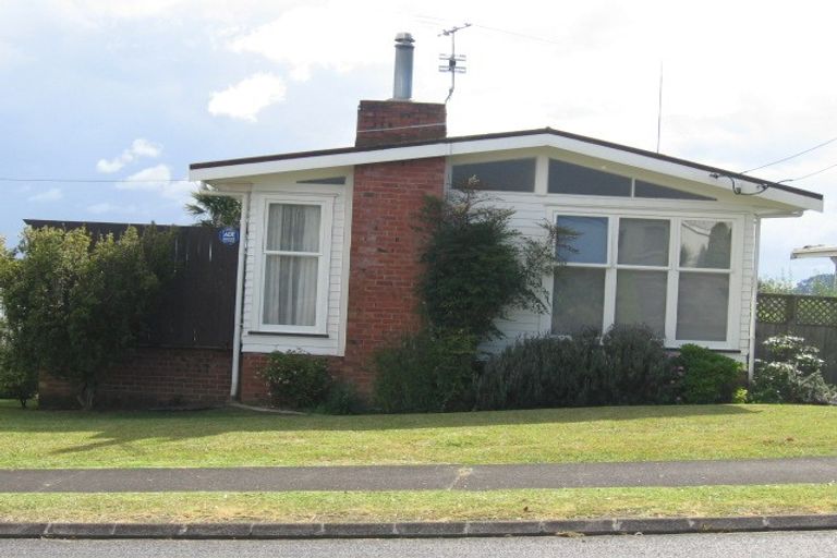 Photo of property in 21 Carole Crescent, Pakuranga, Auckland, 2010