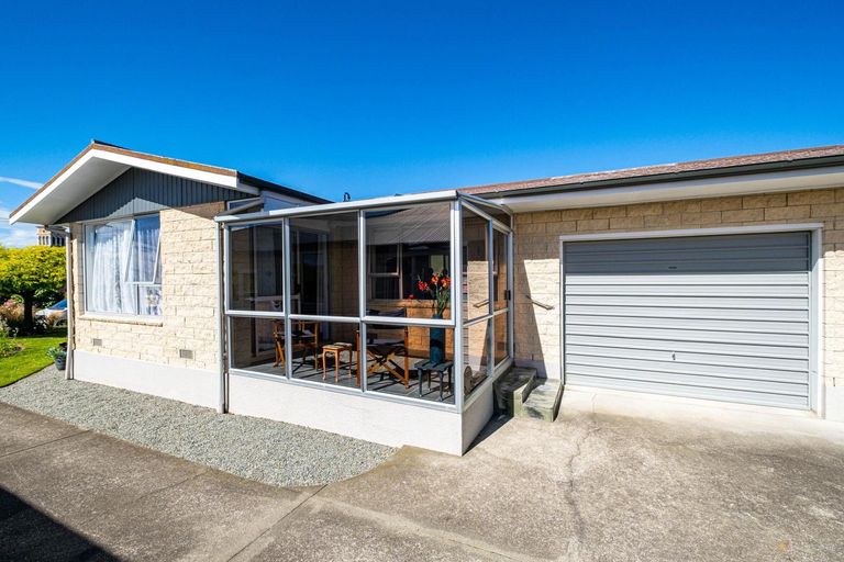 Photo of property in 10a-b Churchill Place, Waimate, 7924
