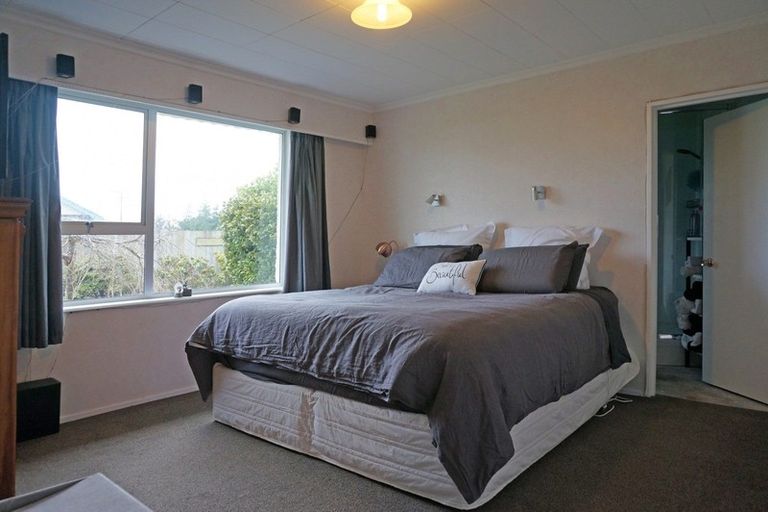 Photo of property in 61 Mauchline Street, Wallacetown, 9816