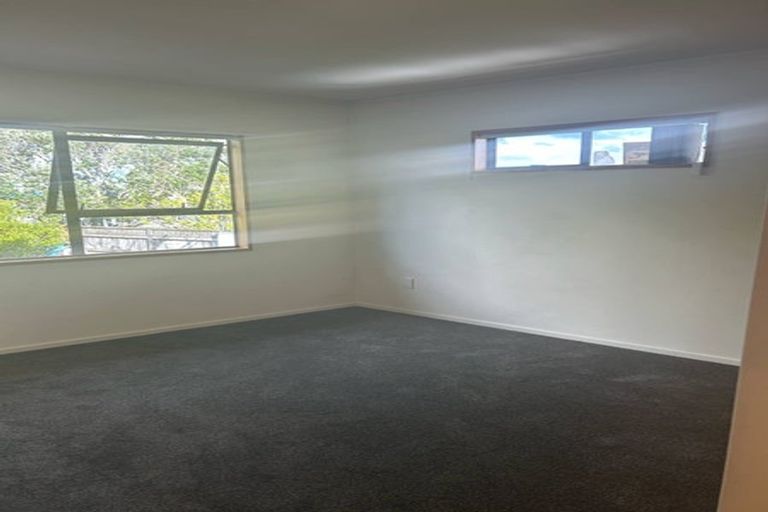 Photo of property in 1/979 Beach Road, Torbay, Auckland, 0630