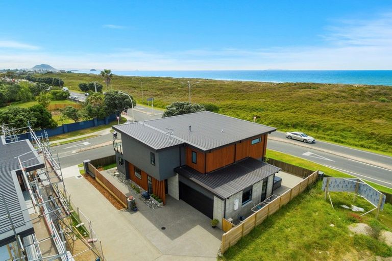 Photo of property in 1 Sandhurst Drive, Papamoa Beach, Papamoa, 3118