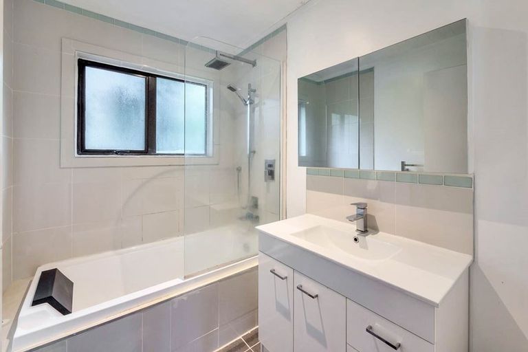 Photo of property in 1/25 Cron Avenue, Te Atatu South, Auckland, 0610