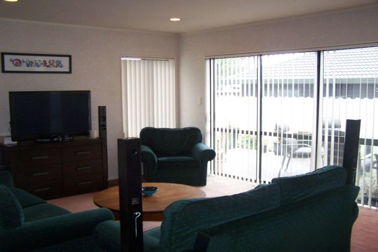 Photo of property in 76 Burswood Drive, Burswood, Auckland, 2013