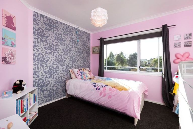 Photo of property in 12 Ngaio Street, Inglewood, 4330