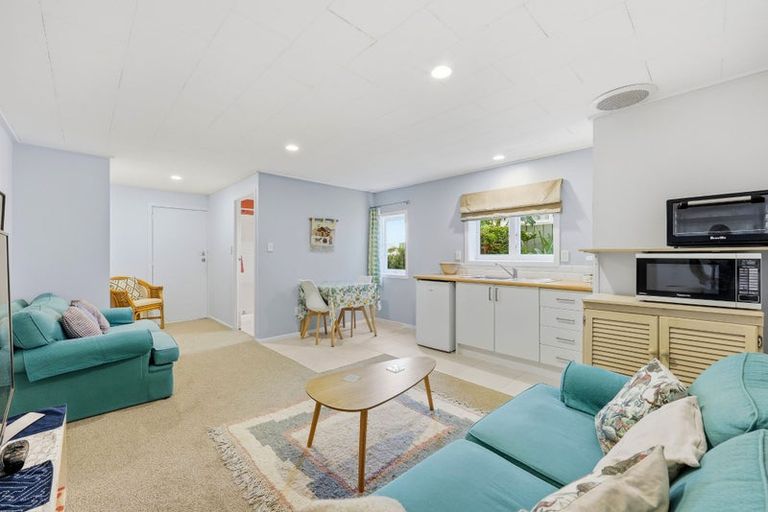 Photo of property in 13 Colmar Road, Mellons Bay, Auckland, 2014