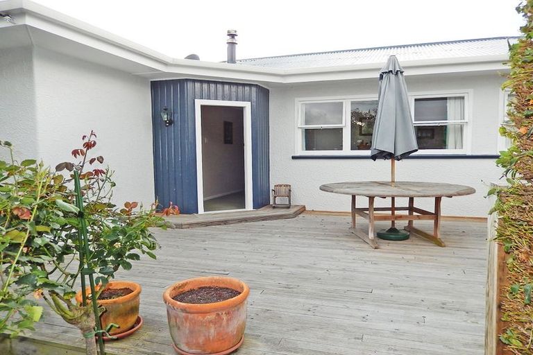 Photo of property in 16 Burn Street, Holmes Hill, Oamaru, 9401