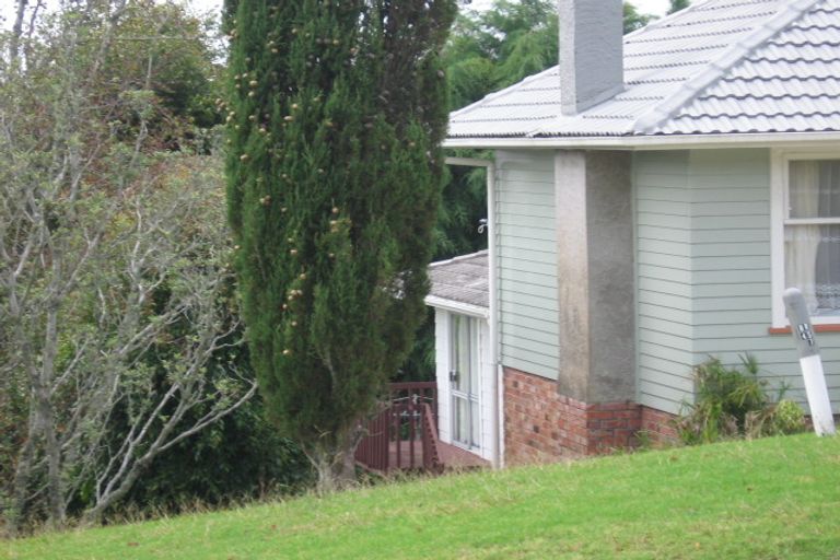 Photo of property in 2/13 Dolbear Street, Titirangi, Auckland, 0604