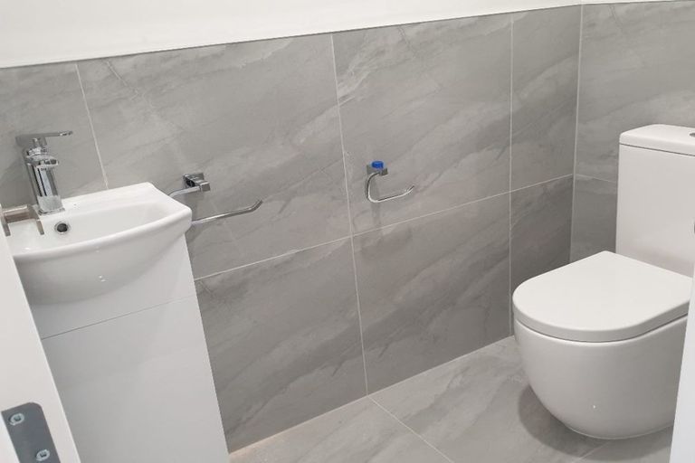 Photo of property in 18a Riverpark Crescent, Henderson, Auckland, 0610