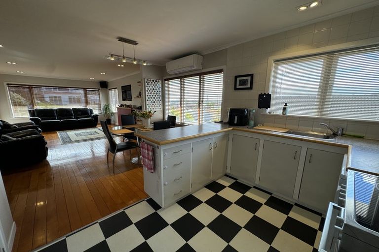 Photo of property in 25 Jaemont Avenue, Te Atatu South, Auckland, 0610