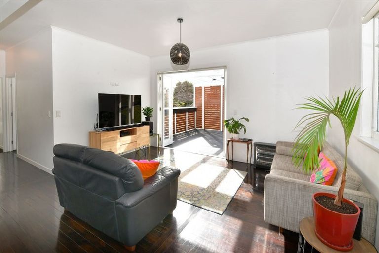 Photo of property in 2/911 Whangaparaoa Road, Manly, Whangaparaoa, 0930