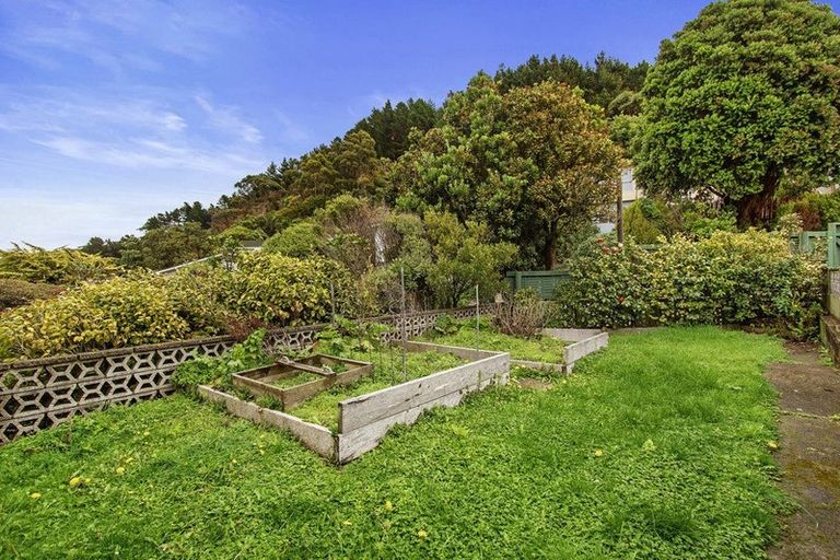 Photo of property in 32 Turriff Crescent, Tawa, Wellington, 5028