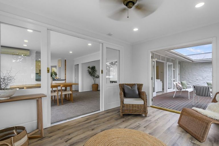 Photo of property in 2 Ilfracombe Place, Burnside, Christchurch, 8053