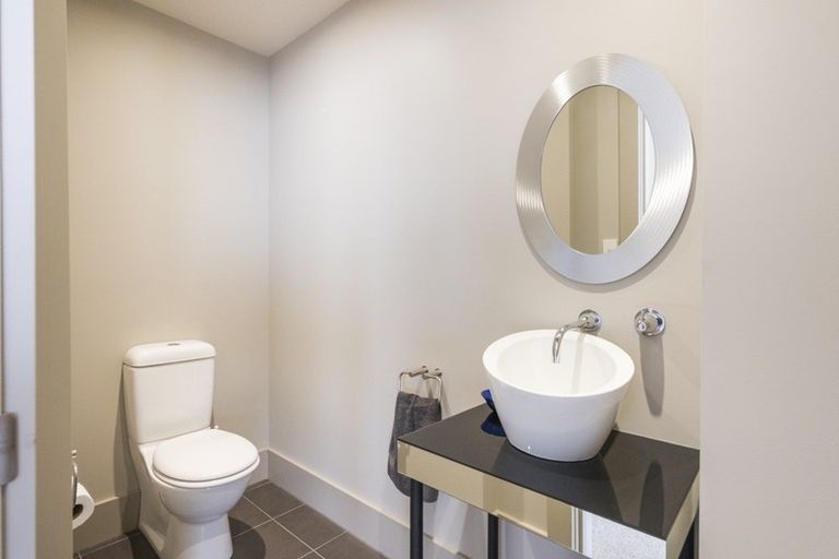 Photo of property in 8 Fairway Grove, Hokowhitu, Palmerston North, 4410