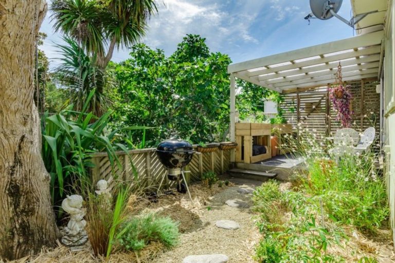 Photo of property in 27 Dale Road, Raumati South, Paraparaumu, 5032