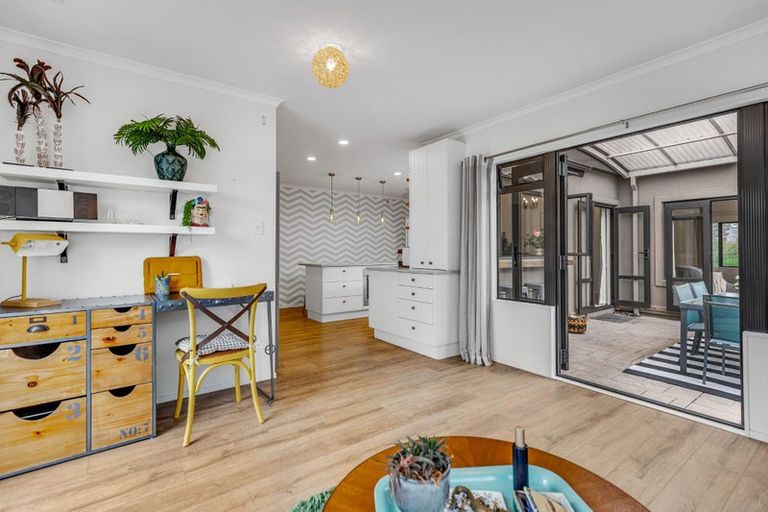 Photo of property in 11 Huntaway Lane, Te Atatu Peninsula, Auckland, 0610