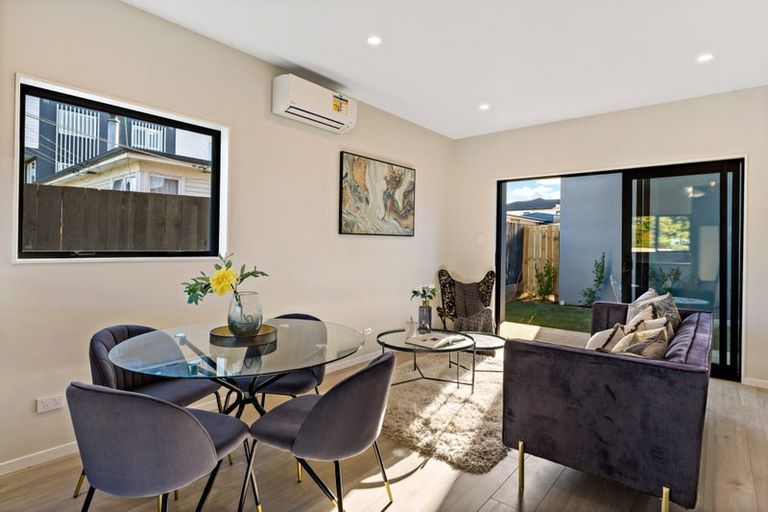 Photo of property in 4/51 Point England Road, Point England, Auckland, 1072