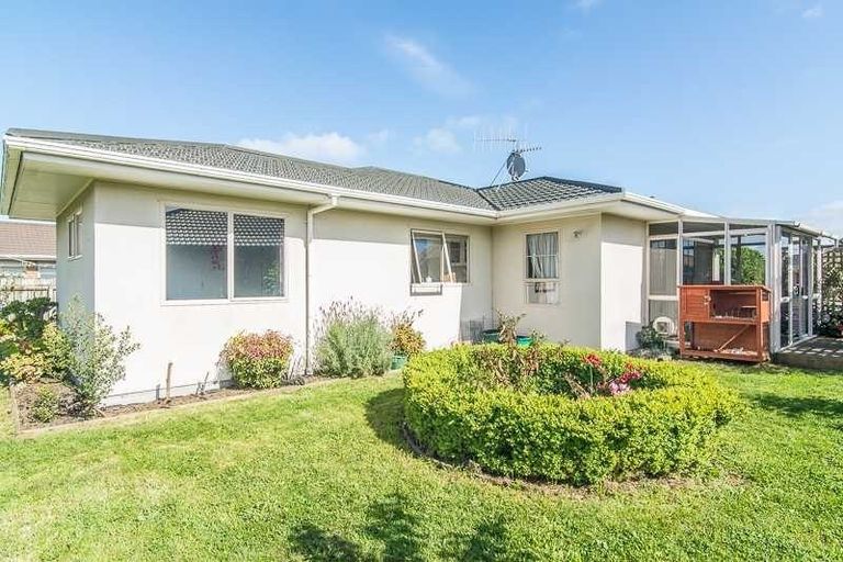 Photo of property in 17 Heihei Place, Paraparaumu, 5032