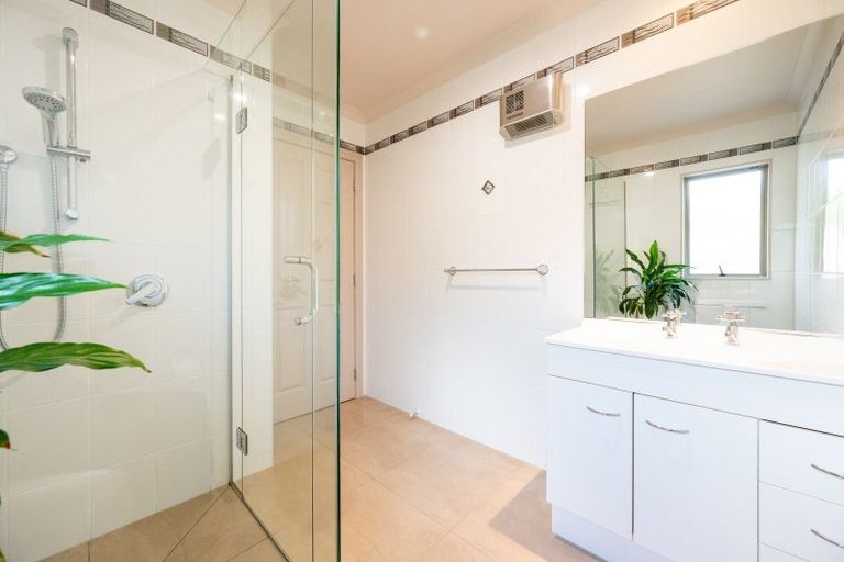 Photo of property in 16 Delta Mews Place, Clive, 4102