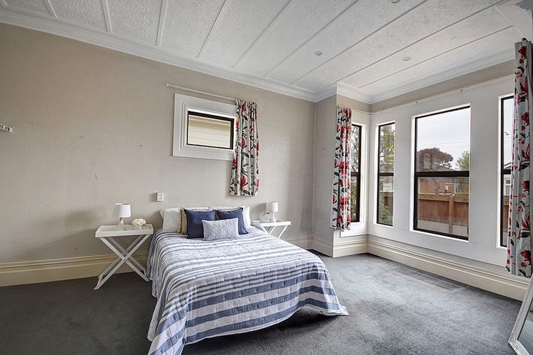 Photo of property in 242 Macandrew Road, Forbury, Dunedin, 9012