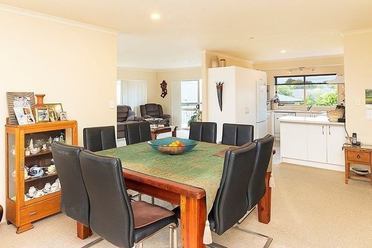 Photo of property in 18 Ernest Shackleton Place, Waiuku, 2123