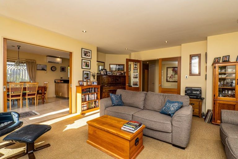 Photo of property in 12 Chateau Drive, Burnside, Christchurch, 8053