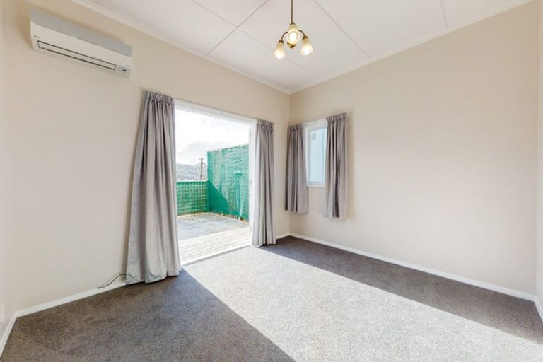 Photo of property in 4a Tarawera Road, Johnsonville, Wellington, 6037