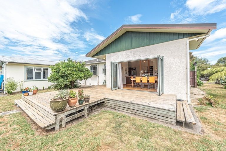 Photo of property in 6 Taranaki Street, Saint Johns Hill, Whanganui, 4501