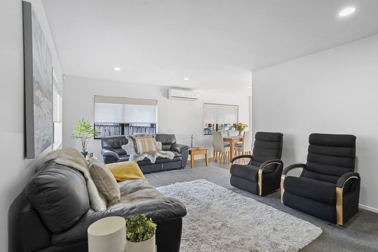 Photo of property in 1/42 Headcorn Place, Botany Downs, Auckland, 2010