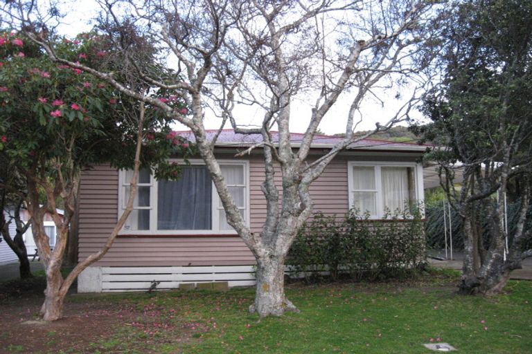 Photo of property in 25 Lees Grove, Wainuiomata, Lower Hutt, 5014