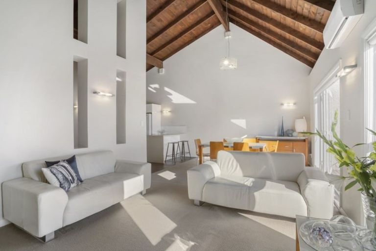 Photo of property in 49b Shanaway Rise, Hillcrest, Auckland, 0627