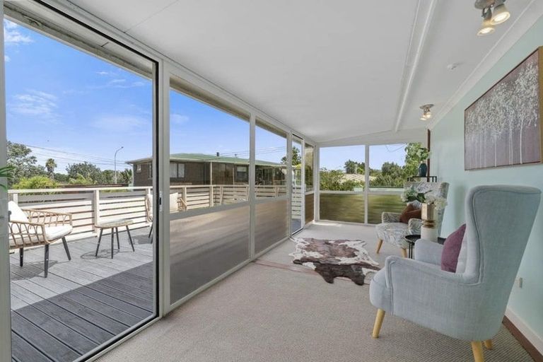 Photo of property in 1/29 Gloria Avenue, Te Atatu Peninsula, Auckland, 0610
