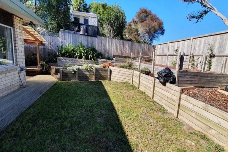 Photo of property in 2/9 Lingham Crescent, Torbay, Auckland, 0630