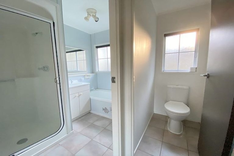 Photo of property in 48 Donovan Avenue, Massey, Auckland, 0614