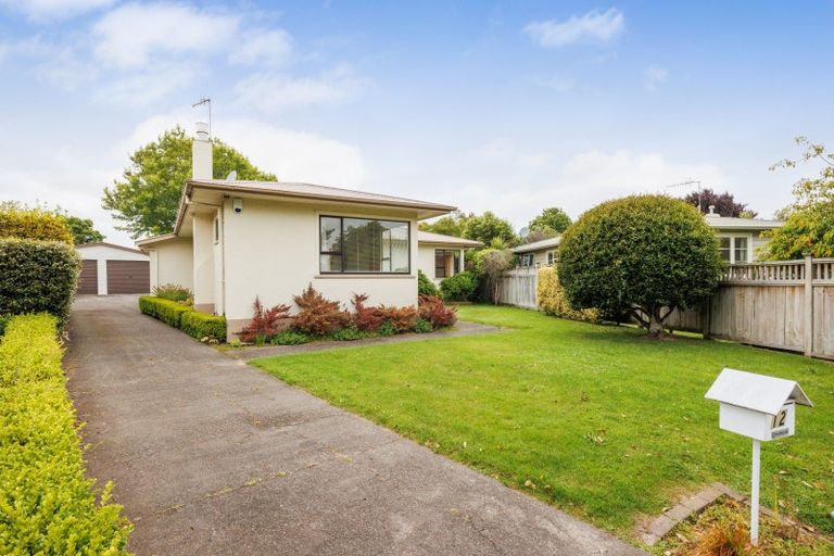 Photo of property in 12 Athlone Place, Hokowhitu, Palmerston North, 4410