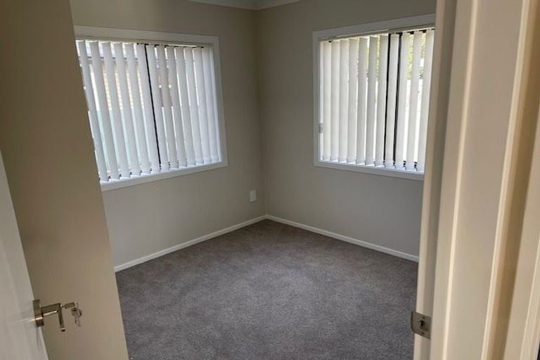 Photo of property in 3 Edwards Avenue, Henderson, Auckland, 0610