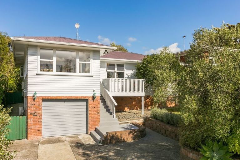 Photo of property in 39 Tahi Terrace, Glen Eden, Auckland, 0602