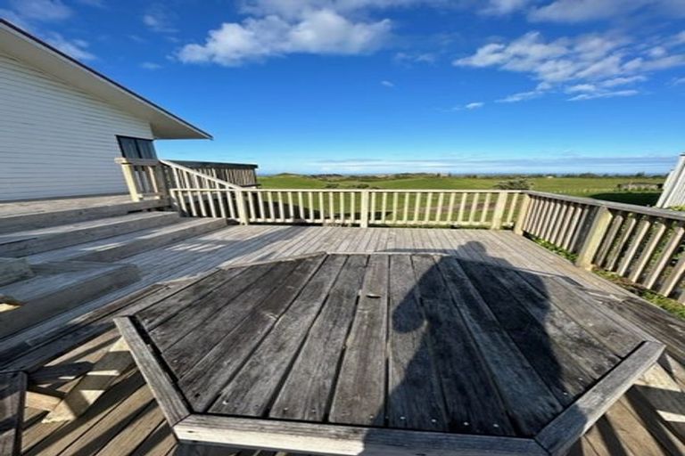 Photo of property in 106 Rehutai Road, Baylys Beach, Dargaville, 0377