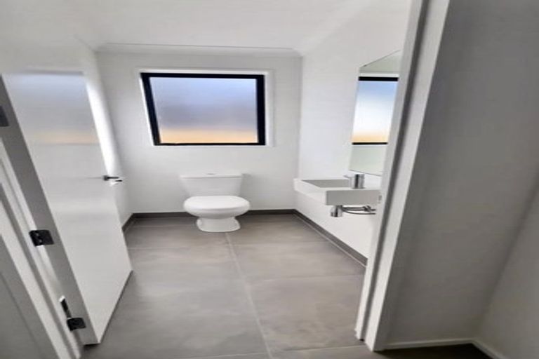 Photo of property in 6b Jern Place, Eastern Beach, Auckland, 2012